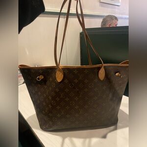 Gorgeous and Well loved Louis Vuitton Neverfull mono GM
